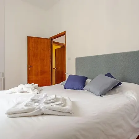 Corradi 4 With Terrace * Rom