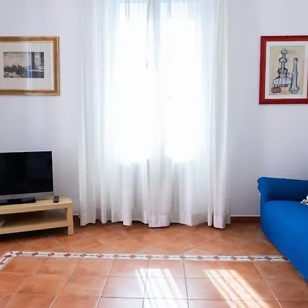 Corradi 4 With Terrace Apartment *